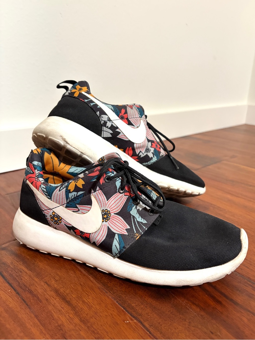 Nike | Women's | Floral Roshe Run Sneakers | Size 9.5